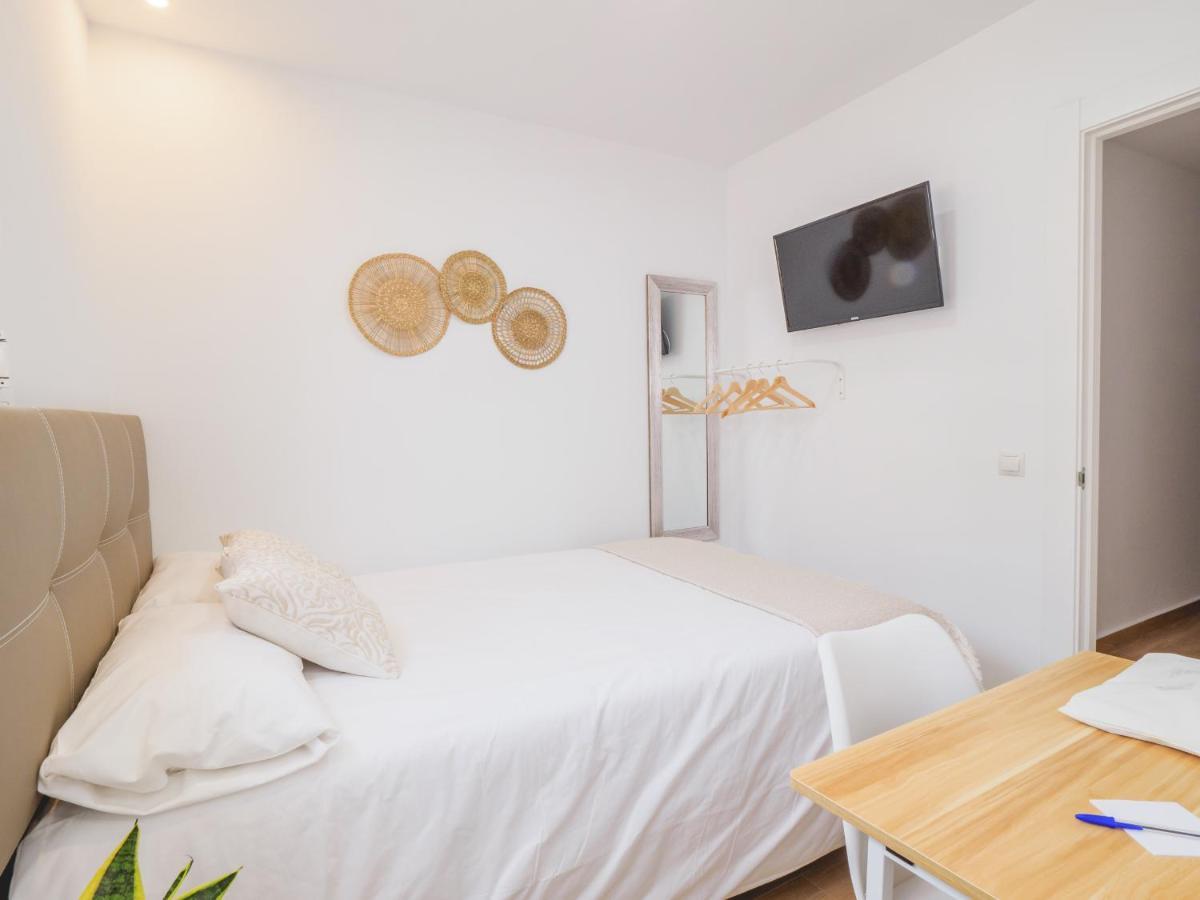 Cubo'S Hostal William'S Sunny 5 With Breakfast トレ・デ・ベナガルボン エクステリア 写真