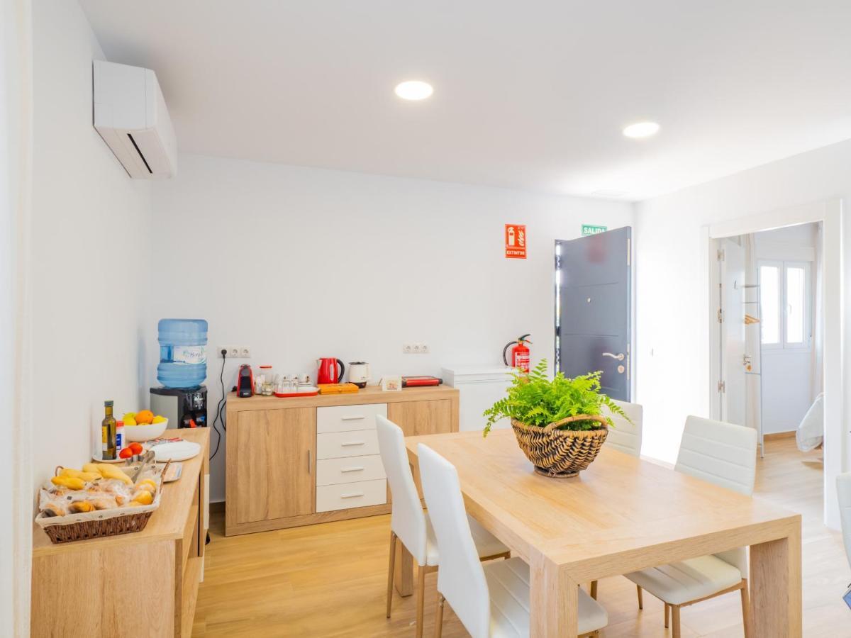 Cubo'S Hostal William'S Sunny 5 With Breakfast トレ・デ・ベナガルボン エクステリア 写真